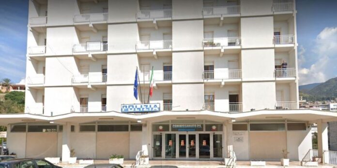 Blitz della Polizia a Paola arresti e sequestro di armi e droga (2) Blitz della Polizia a Paola arresti e sequestro di armi e droga