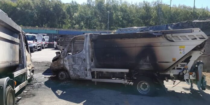 Incendio nei depositi di Ecologia Oggi Incendio nei depositi di Ecologia Oggi