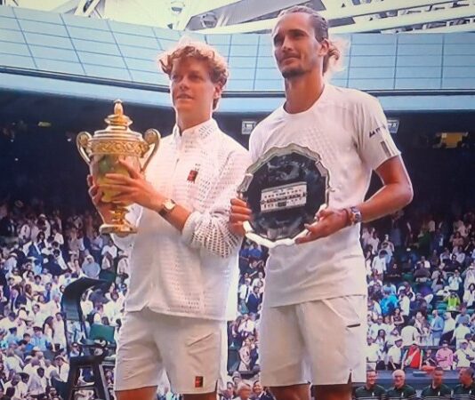 Re di Wimbledon: Sinner concede il bis, piega Zverev e riscrive ancora la storia Re di Wimbledon Sinner concede il bis, piega Zverev e riscrive ancora la storia