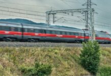 Treni sospesi in Calabria: danneggiata la rete ferroviaria, si indaga per atto doloso Treni sospesi in Calabria danneggiata la rete ferroviaria, si indaga per atto doloso