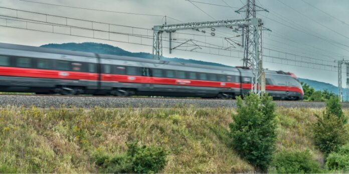 Treni sospesi in Calabria danneggiata la rete ferroviaria, si indaga per atto doloso Treni sospesi in Calabria danneggiata la rete ferroviaria, si indaga per atto doloso